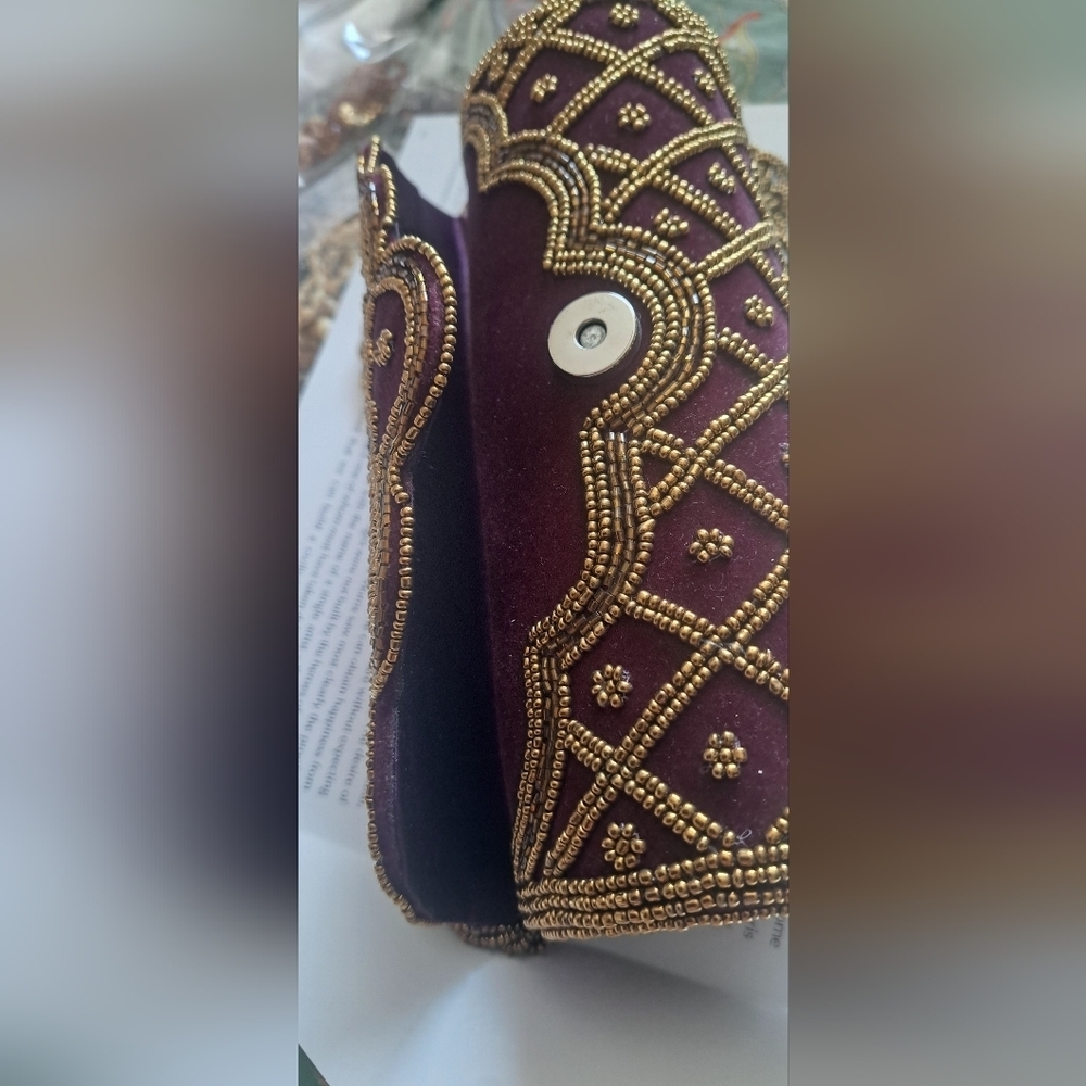 Burdau Tube Velvet And Gold Bead Eveing Purse - Picture 10 of 12